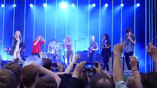 Paramore  Misery Business Live in Hamburg with Fans [upl. by Varrian]